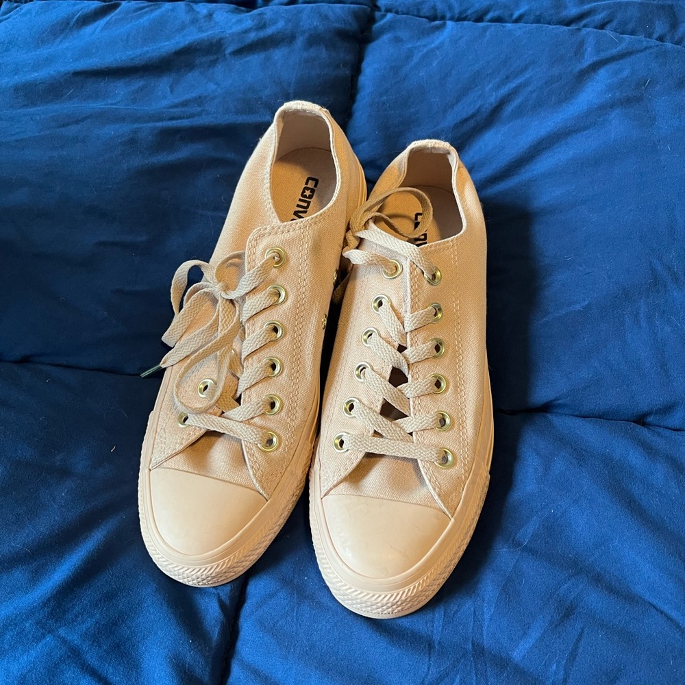 Pink converse women’s size 8
